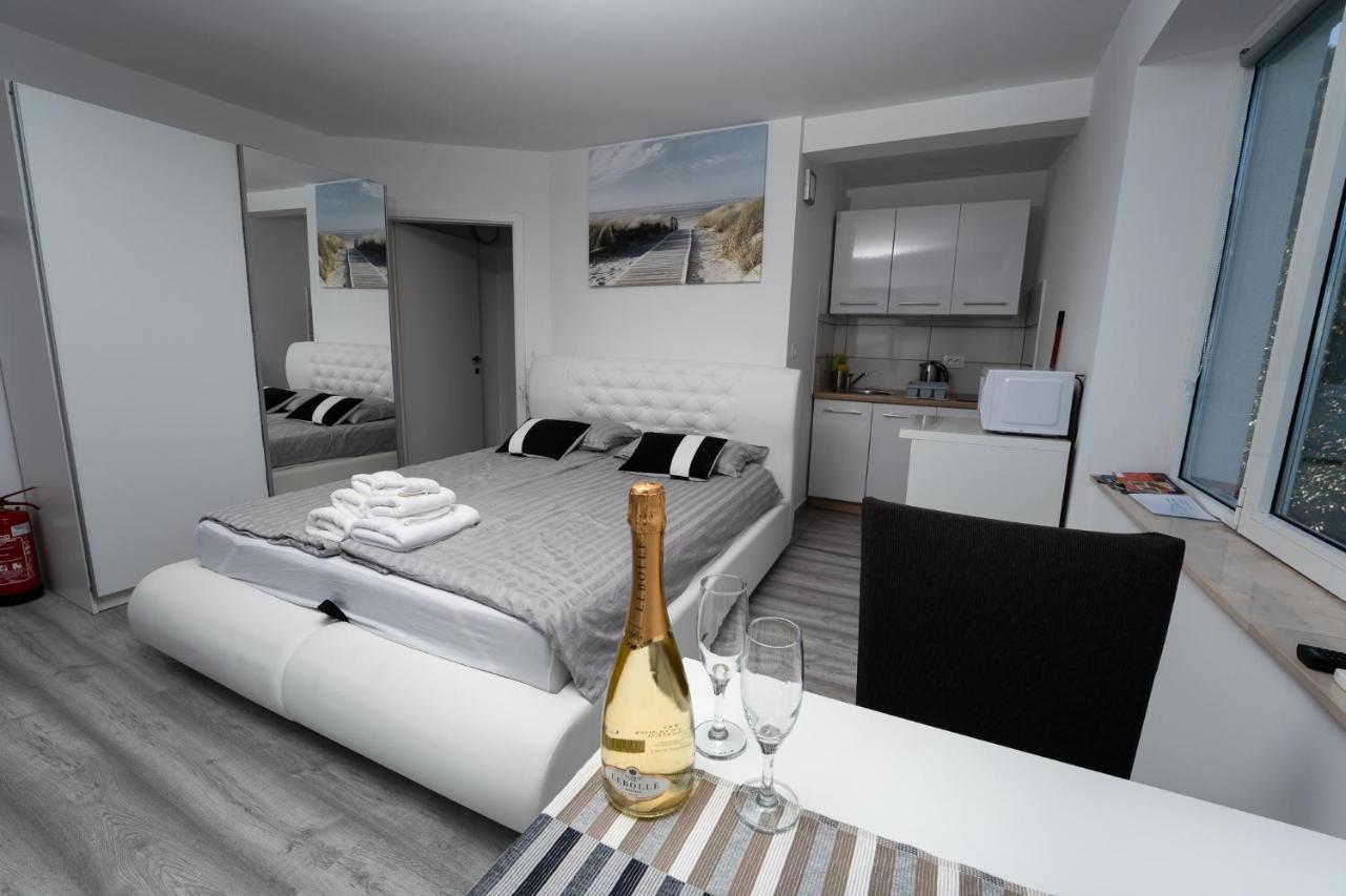 Bellevue Molet Apartments Capodistria Esterno foto