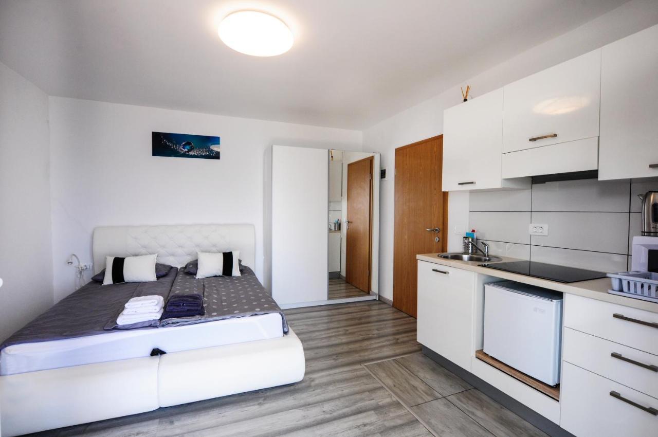 Bellevue Molet Apartments Capodistria Esterno foto