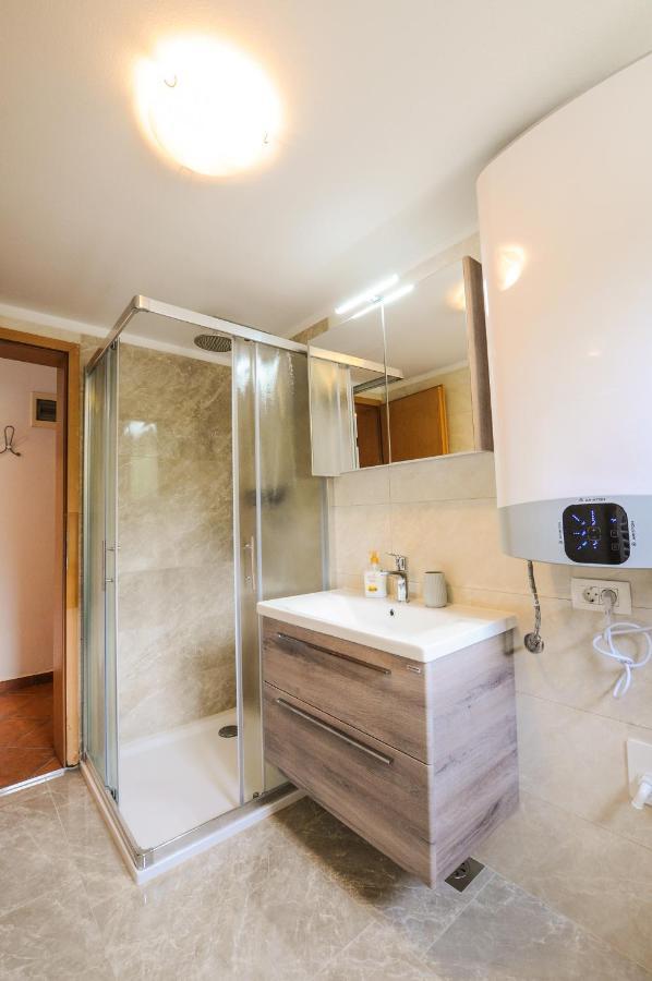 Bellevue Molet Apartments Capodistria Esterno foto